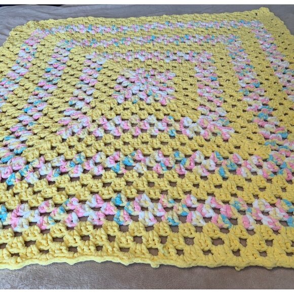 CROCHET BABY BLANKET PASTEL MULTI COLOR GRANNY SQUARE vintage chenille yarn supe - Picture 5 of 8